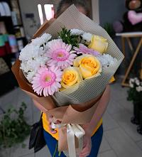 Букет цветов из:  Герберы, Розы и Хризантемы в Лысьве