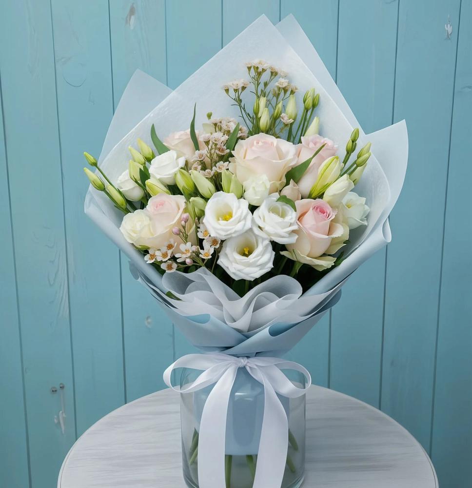 Букет цветов из: Розы и Лизиантусы в Лысьве