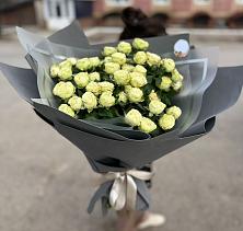 Букет Белые кустовые розы Солинеро в Лысьве