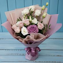 Букет цветов из:  Розы и Лизиантусы в Лысьве