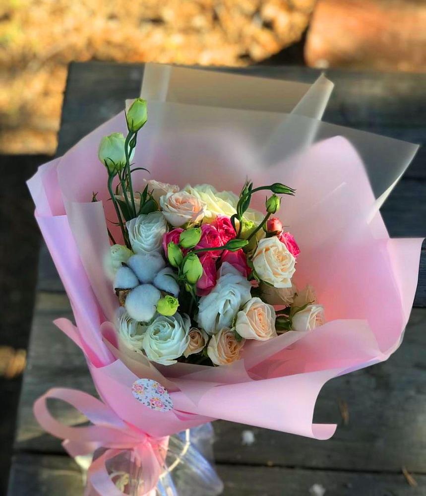 Букет цветов из: Розы и Лизиантусы в Лысьве