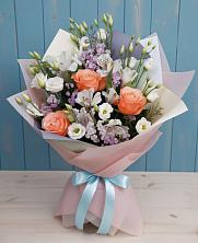 Букет цветов из:  Лизиантусы, Розы, Альстромерии и Гипсофила в Лысьве