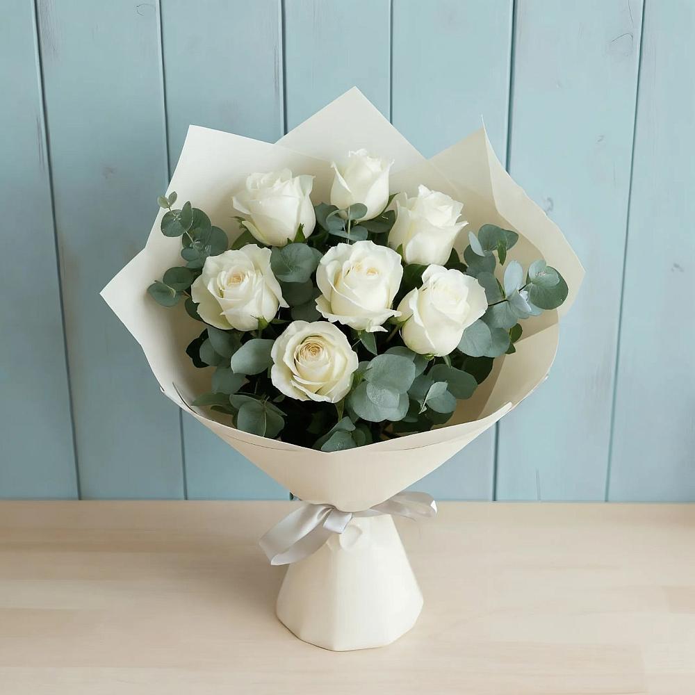 Букет Белые розы в Эвкалипте в Лысьве