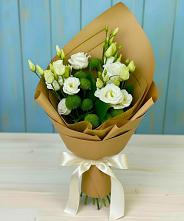 Букет цветов из:  Хризантемы и Лизиантусы в Лысьве