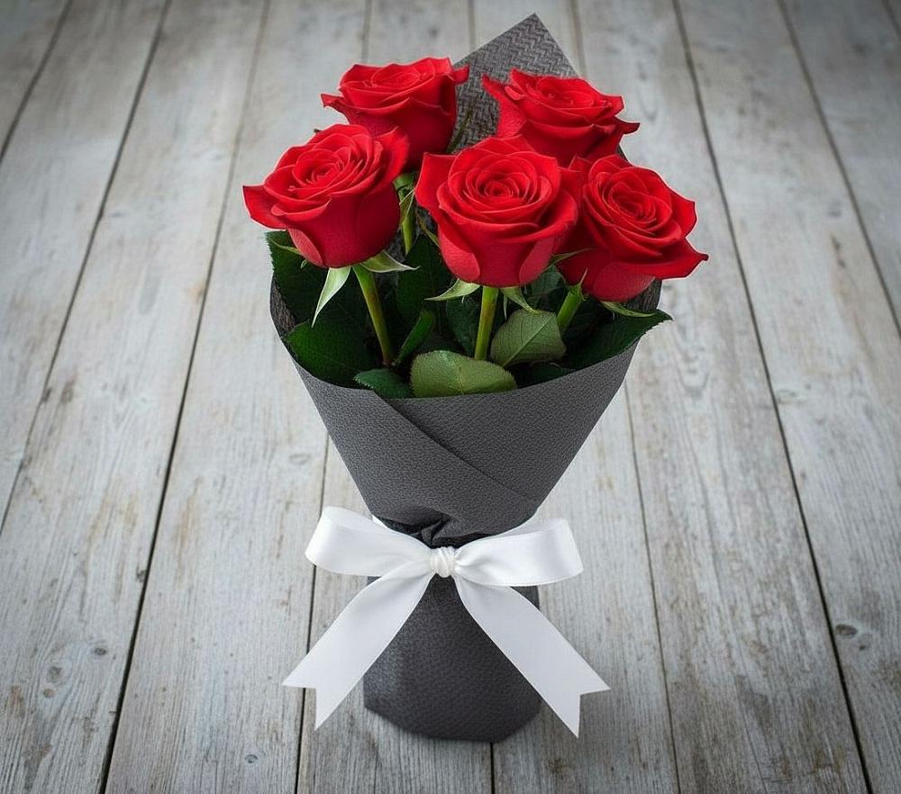Букет 5 Красных роз Эдлесс Лав в Лысьве