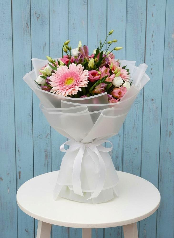 Букет цветов из: Герберы, Альстромерии и Лизиантусы в Лысьве