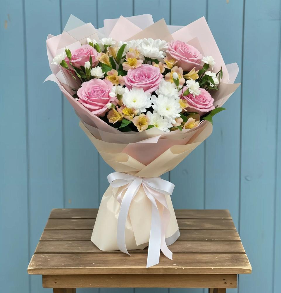 Букет цветов из: Гвоздики, Орхидеи и Розы в Лысьве