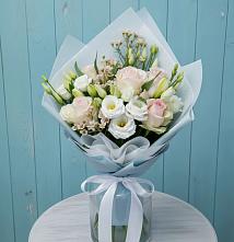 Букет цветов из:  Розы и Лизиантусы в Лысьве