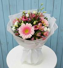 Букет цветов из:  Герберы, Альстромерии и Лизиантусы в Лысьве