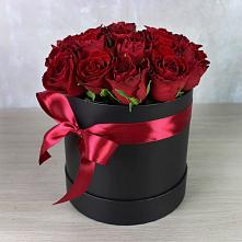 Цветочная композиция из Розы в шляпной коробке в Лысьве