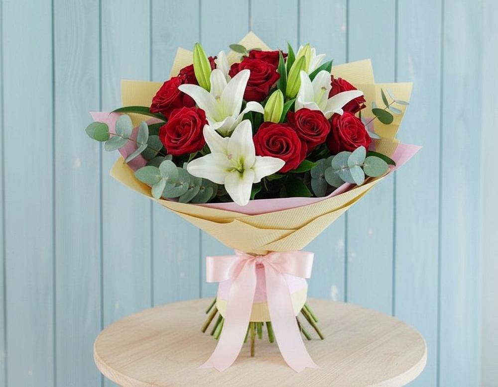 Букет цветов из: Лилии и Розы в Лысьве